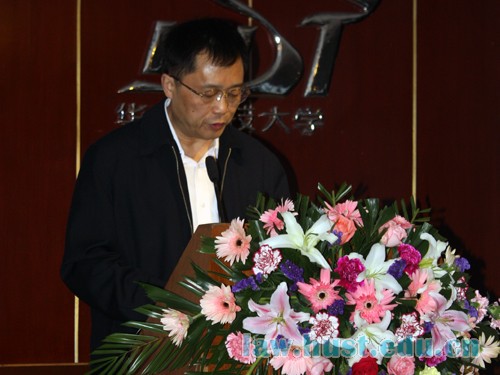 副董事长杨勇致开幕词